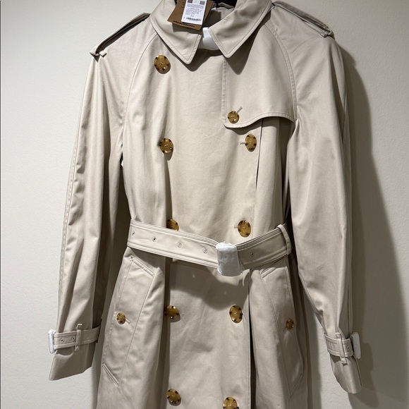 Burberry Hillington Stone Trench Coat with Tortoise Buttons and Check Lining - Picture 4 of 13